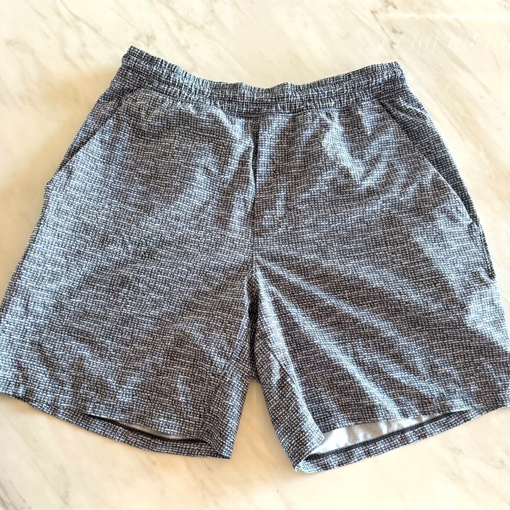 NWOT - Lululemon Pace breaker 7" Short - Medium